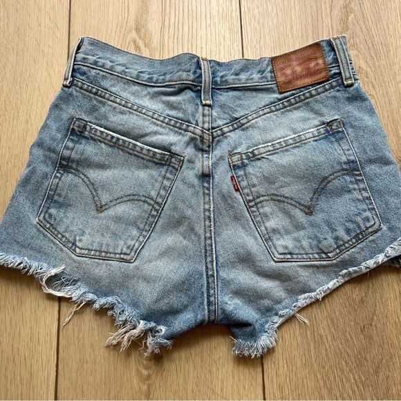 Levi’s Cut Off Jean Shorts Distressed Denim Daisy Dukes Size 27 - Picture 2 of 10